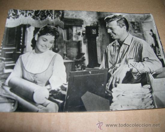 Cine: Tarjeta postal. Erika Remberg y Carlheinz Bohm, escena de la pelicula Un castillo en el Tirol. 1957.