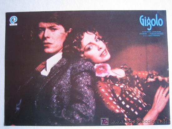 Cine: Gigolo - fotocromo original del estreno - David Bowie Sydne Rome - Just a gigolo