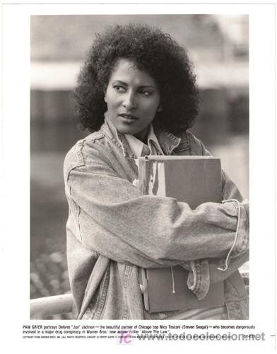 Cinema: FCJ 1582 PAM GRIER POR ENCIMA DE LA LEY FOTO ORIGINAL B/N AMERICANA