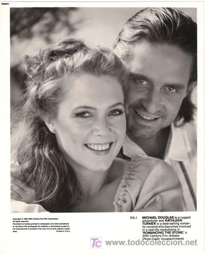 Cin&eacute;ma: FCJ 3203 MICHAEL DOUGLAS KATHLEEN TURNER TRAS EL CORAZON VERDE FOTO B/N ORIGINAL AMERICANA