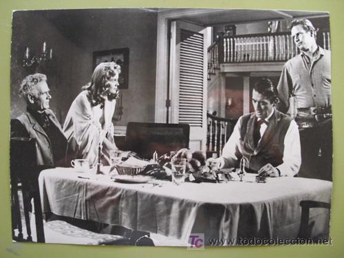 Cine: Foto : CHARLTON HESTON, GREGORY PECK, CARROLL BAKER y Otro. 17x12 cm