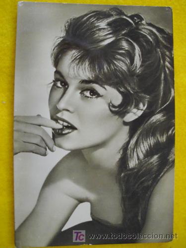 Cine: Antigua Postal : BRIGITTE BARDOT. Interprete film Los Joyeros del Claro de Luna. 1958