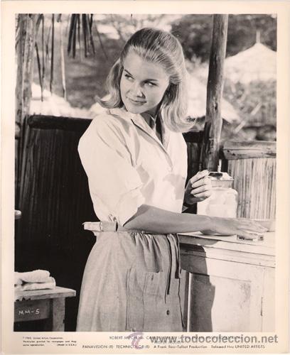 Cine: FCJ 12887D CARROLL BAKER EL AVENTURERO DE KENYA FOTO B/N ORIGINAL AMERICANA
