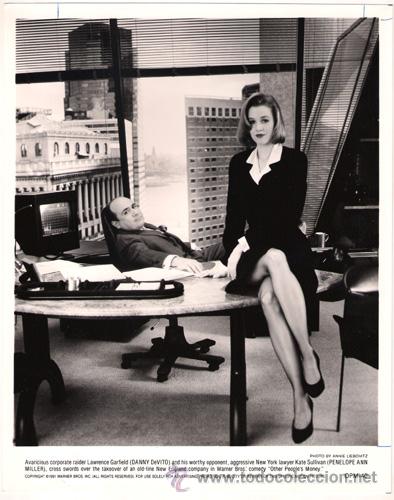 Cin&eacute;ma: FCJ 6301 DANNY DEVITO PENELOPE ANN MILLER CON EL DINERO DE LOS DEMAS FOTO ORIGINAL B/N AMERICANA