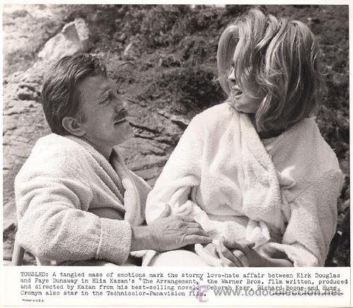 Kino: FCJ 6631 FAYE DUNAWAY KIRK DOUGLAS EL COMPROMISO FOTO B/N ORIGINAL AMERICANA