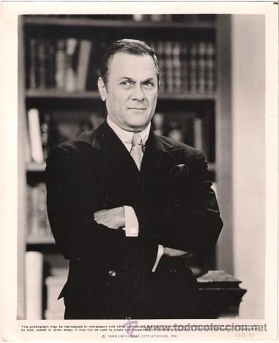 Kino: FCJ 6971 TONY CURTIS EL TRYHAN Y SU PRENDA FOTO B/N ORIGINAL AMERICANA