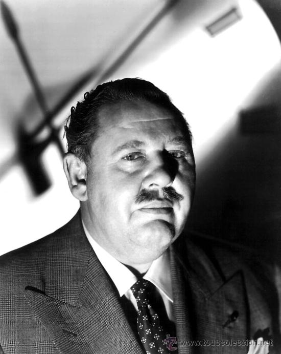Cine: CHARLES LAUGHTON FOTO ( INMEJORABLE CALIDAD) MEDIDAS 20X30 APROXIMADAMENTE
