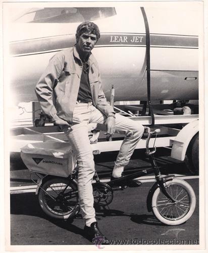 Cin&eacute;ma: FCJ 7294 JAMES COBURN BICICLETA FOTO B/N ORIGINAL AMERICANA