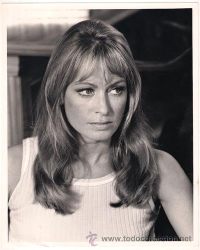 Cine: FCJ 13799D SUZY KENDALL MAS OSCURO QUE EL AMBAR FOTO B/N ORIGINAL AMERICANA