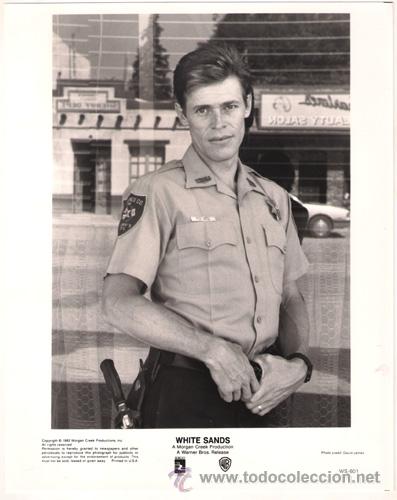 Cin&eacute;ma: FCJ 7508 WILLEM DAFOE ARENAS BLANCAS FOTO B/N ORIGINAL AMERICANA