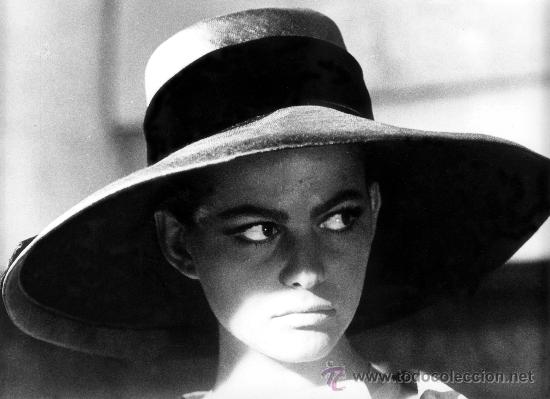 Cine: CLAUDIA CARDINALE (FOTO INMEJORABLE CALIDAD) MEDIDAS 20X30 APROXIMADAMENTE