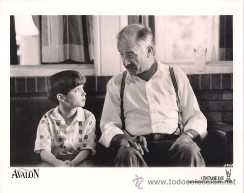 Cine: F5140 ELIJAH WOOD ARMIN MUELLER STAHL AVALON FOTO B/N ORIGINAL AMERICANA