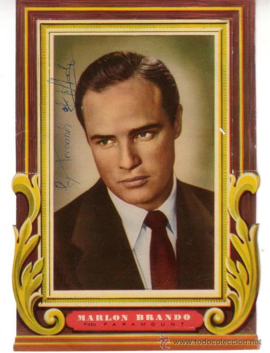Cine: MARLON BRANDO -(PARAMOUNT )RARISIMA FOTO EN CARTON CON ALAS PARA PONERLA VERTICAL-