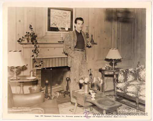 Cine: F28246D FRED MACMURRAY EN CASA FOTO B/N ORIGINAL AMERICANA