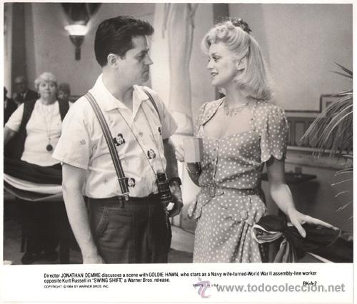 Cin&eacute;ma: FCJ 8312 JONATHAN DEMME GOLDIE HAWN SWING SHIFT DIRECTOR FOTO B/N ORIGINAL AMERICANA