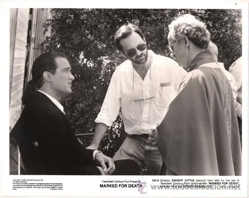 Cin&eacute;ma: FCJ 8557 STEVEN SEAGAL DWIGHT H. LITTLE DIRECTOR SE&Ntilde;ALADO POR LA MUERTE FOTO B/N ORIGINAL AMERICANA