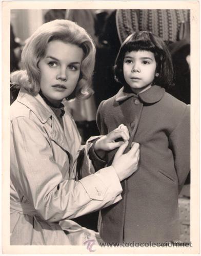 Cine: FCJ 14028D CARROLL BAKER PUENTE AL SOL FOTO B/N ORIGINAL AMERICANA