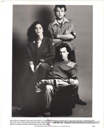 Kino: FCJ 8803 KEVIN BACON JAMI GERTZ PAUL RODRIGUEZ QUICKSILVER FOTO B/N ORIGINAL AMERICANA