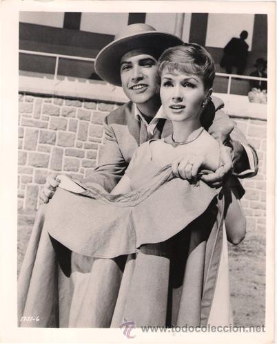 Kino: FCJ 12471D DEBBIE REYNOLDS GUSTAVO ROJO EMPEZO CON UN BESO FOTO B/N ORIGINAL AMERICANA