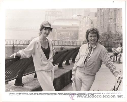 Kino: FCJ 9065 MARY STEENBURGEN DUDLEY MOORE EN INTIMA COLABORACION FOTO B/N ORIGINAL AMERICANA