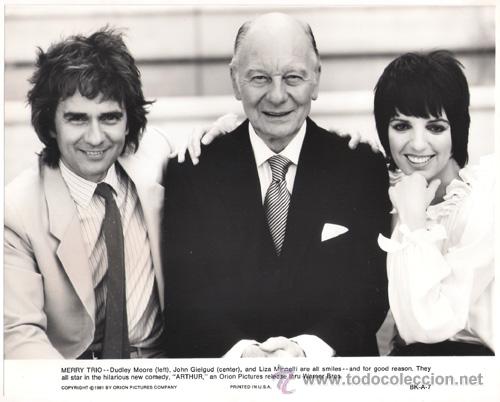 Kino: FCJ 9357 LIZA MINNELLI DUDLEY MOORE JOHN GIELGUD ARTHUR SOLTERO DE ORO FOTO B/N ORIGINAL AMERICANA