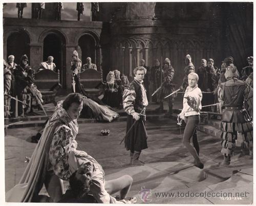 Cine: F29644D LAURENCE OLIVIER PETER CUSHING HAMLET WILLIAM SHAKESPEARE FOTO B/N ORIGINAL INGLESA