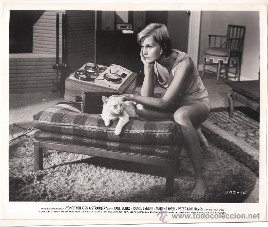 Kino: FCJ 10003 CAROL LYNLEY NO BESES A UN EXTRA&Ntilde;O FOTO B/N ORIGINAL AMERICANA