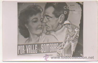 Cine: POSTAL. FOTOGRAF&Iacute;A DE CARTEL PUBLICITARIO DEL CINE PICAROL, BADALONA. 'POR EL VALLE DE LAS SOMBRAS'.
