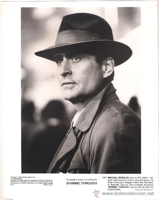 Kino: F8253 MICHAEL DOUGLAS RESPLANDOR EN LA OSCURIDAD FOTO B/N ORIGINAL AMERICANA