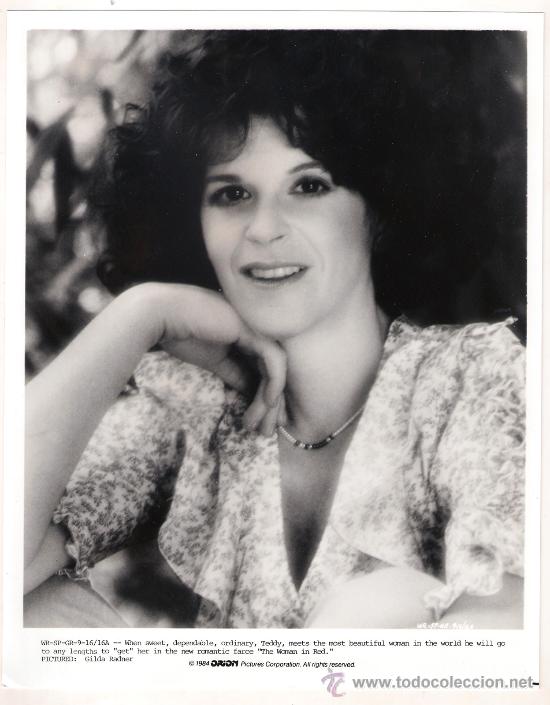 Cine: F8327 GILDA RADNER LA MUJER DE ROJO FOTO B/N ORIG AMERICANA