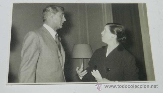 Kino: ANTIGUA FOTOGRAFIA DE CARY GRANT EN ESPA&Ntilde;A, MIDE 13 X 8 CMS. ORIGINAL