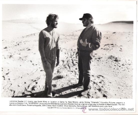 Cine: F11709D KEVIN KLINE LAWRENCE KASDAN SILVERADO DIRECTOR FOTO ORIGINAL B/N AMERICANA