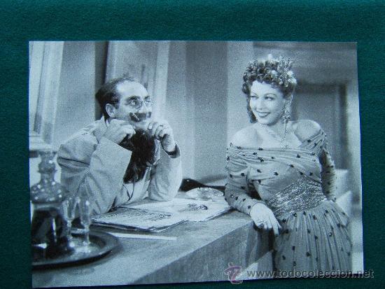 Cine: UNA NOCHE EN CASABLANCA - HERMANOS MARX - PERFECTA FOTOGRAFIA 37x27 CM-1980?.