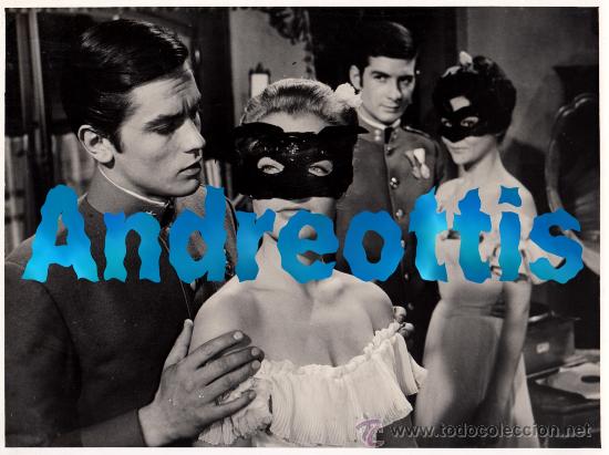 Cine: ALAIN DELON CON SU GRAN AMOR ROMY SCHNEIDER,  EN LA PELICULA AMORIOS A&Ntilde;O 1957-8. FOTOGRAF&Iacute;A ORIGINAL