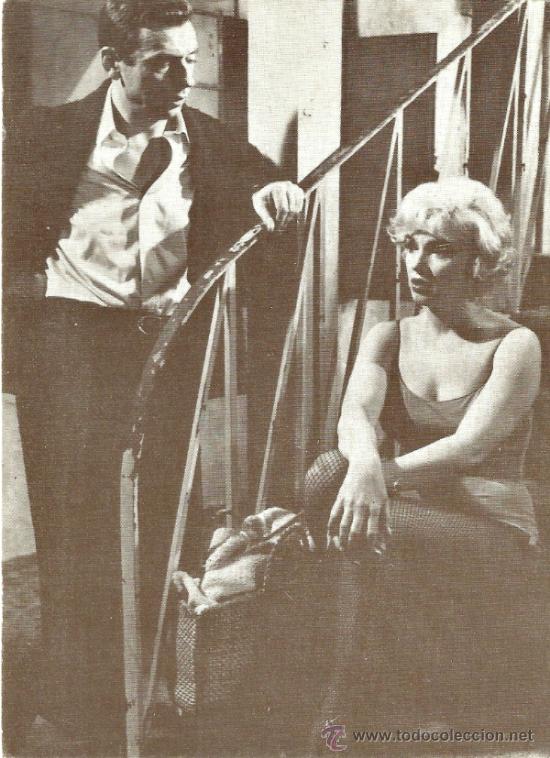 Cine: postal marilyn monroe y Yves montand