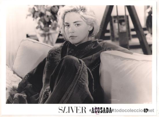 Kino: F11825 SHARON STONE SLIVER ACOSADA FOTO B/N ORIGINAL ESPA&Ntilde;OLA