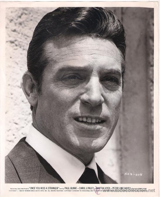 Kino: F12130 PAUL BURKE NO BESES A UN EXTRA&Ntilde;O FOTO ORIGINAL B/N AMERICANA