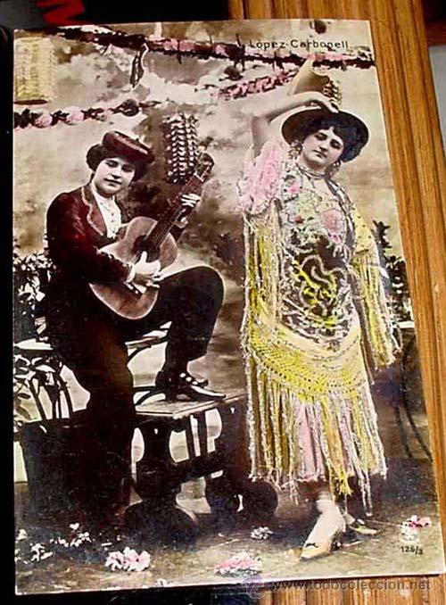 Kino: ANTIGUA POSTAL ARTISTAS - LOPEZ CARBONELL  - MUJER CON VESTIDO DECORADO EN RELIEVE - CON CRISTALITOS