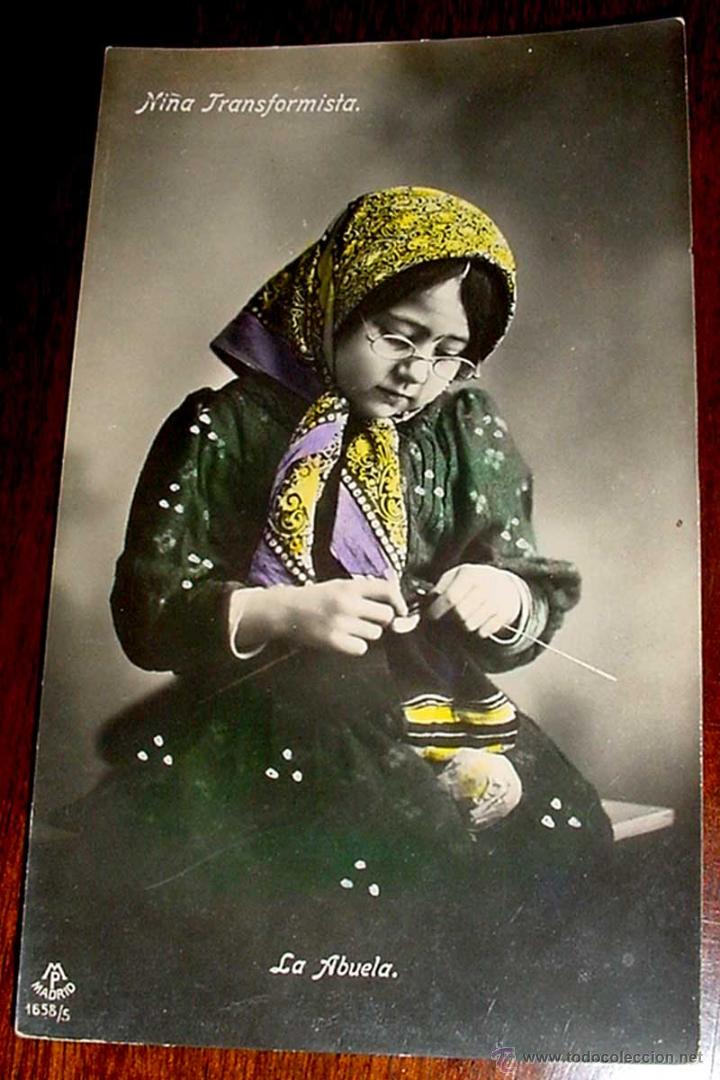 Kino: ANTIGUA FOTO POSTAL COLOREADA DE NI&Ntilde;A TRANSFORMISTA - LA ABUELA - ED. MP MADRID - NO CIRCULADA - ESC