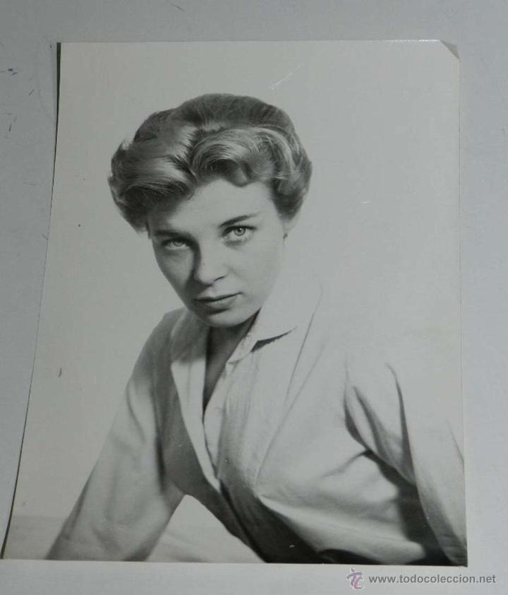Kino: ANTIGUA FOTOGRAFIA DE IVY BLESS, HE JOHN MATHER ORGANISATION, A&Ntilde;OS 50, MIDE 23,5 X 17,5 CMS.