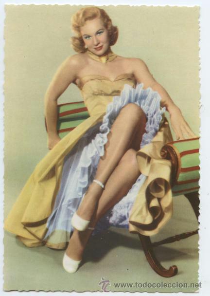 Kino: VIRGINIA MAYO. RECOSTADA EN UN DIVAN