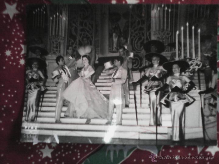 Kino: FOTO DEL FOLIES BERGERES DE PARIS - BLANCO Y NEGRO - 13 x 18 CM - FRANCIA