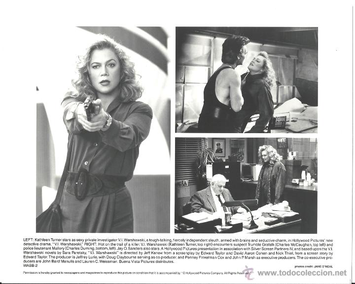 Kino: F13136 KATHLEEN TURNER DETECTIVE CON MEDIAS DE SEDA FOTO B/N ORIGINAL AMERICANA