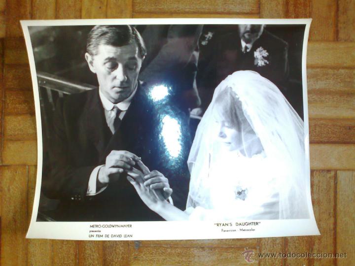 Cine: LA HIJA DE RYAN. 1 FOTO 18X24. ROBERT MITCHUM, SARAH MILES