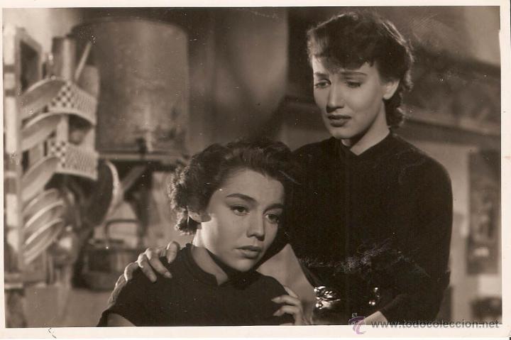 Kino: Hay un camino detras. . Foto de editora. 12 x 18 cms.Sello detras.- Vell i Bell