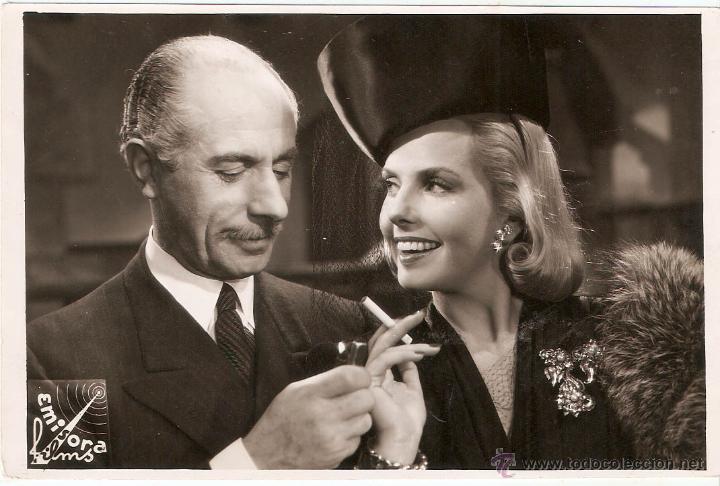 Kino: Una sombra en la ventana . Mary Martin. Foto Emisora Films. 12 x 18 cms.Texto detras.- Vell i Bell