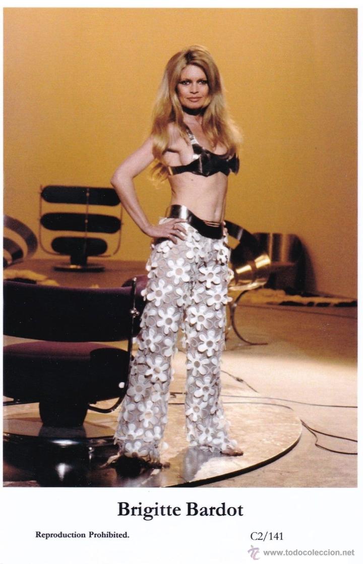 Cine: POSTAL DE BRIGITTE BARDOT SWITSURE 48