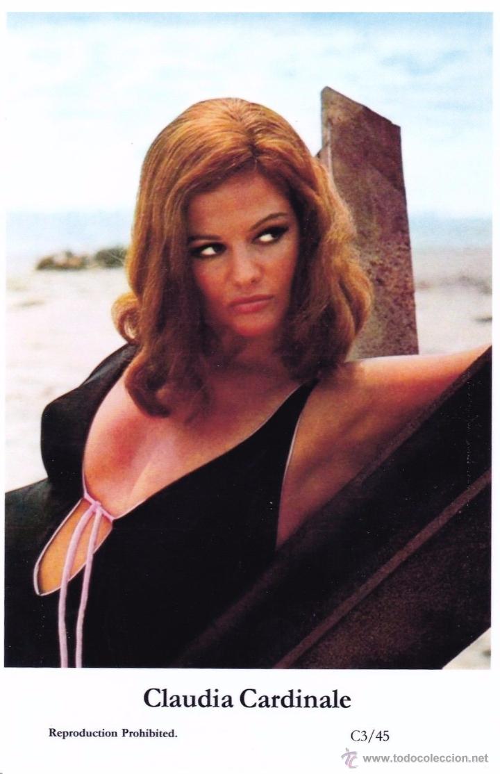 Cine: CLAUDIA CARDINALE - Film star Pin Up - Publisher Swiftsure Postcards 2000