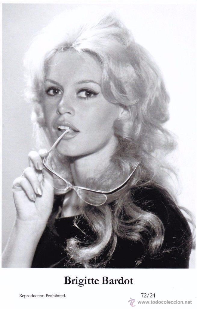 Cine: BRIGITTE BARDOT - Film star Pin Up - Publisher Swiftsure Postcards 2000
