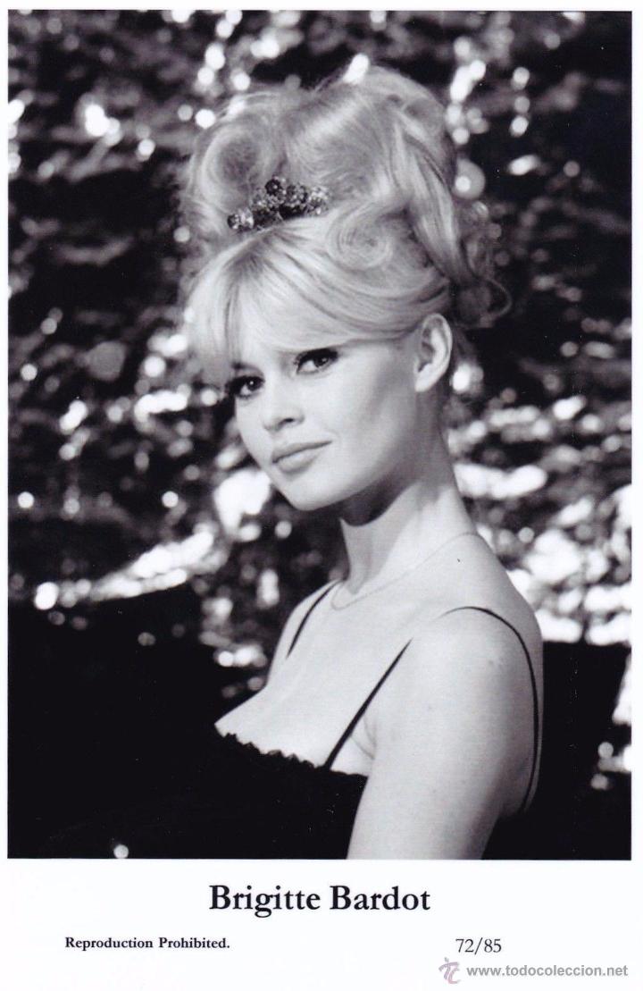 Cine: BRIGITTE BARDOT - Film star Pin Up - Publisher Swiftsure Postcards 2000